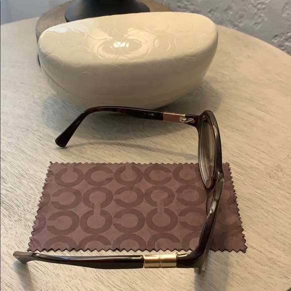 Coach Sunglasses with Case & Cloth - Picture 3 of 5